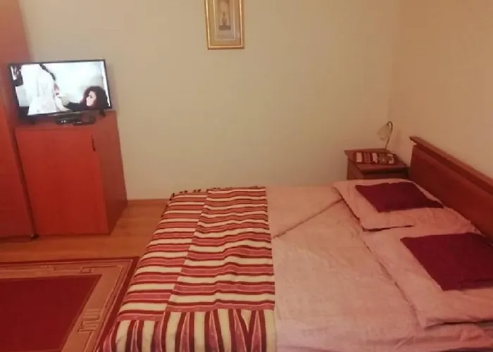 Asta La Vista Vendeghaz Мишкольц